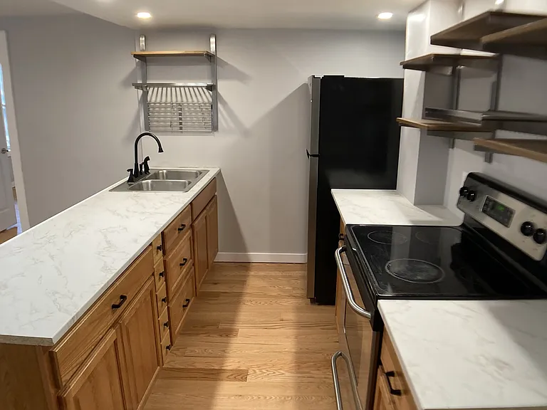 20 G St — Photo 2