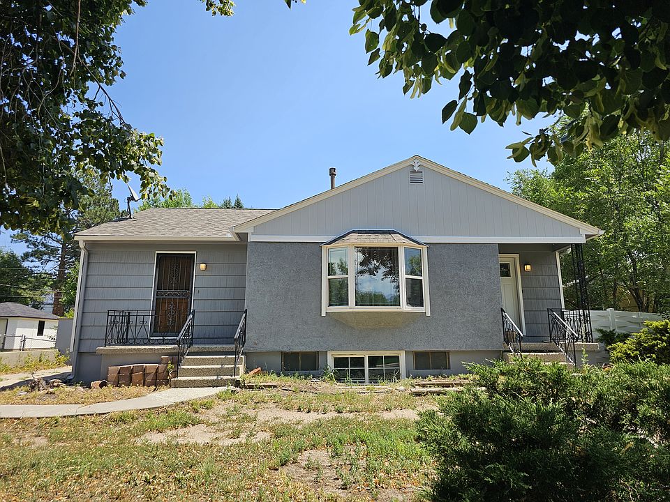 Front entrance of Upstairs unit