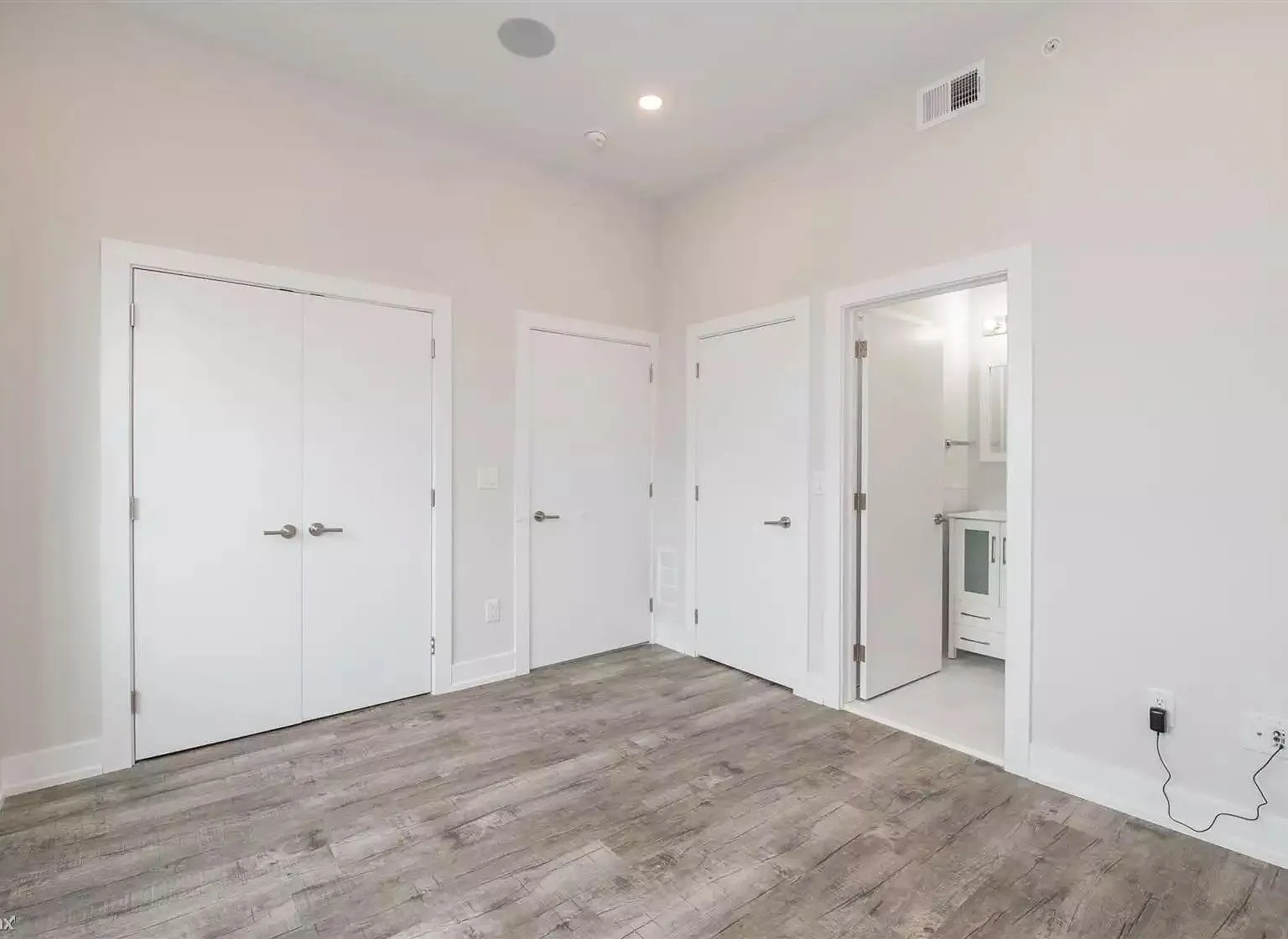3 bed, 1126 sqft, $1,957 — Photo 4