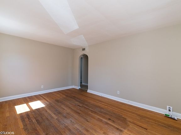 4th image of 59 Charles St