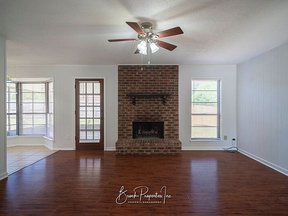 5th image of 7811 Woodpointe Dr