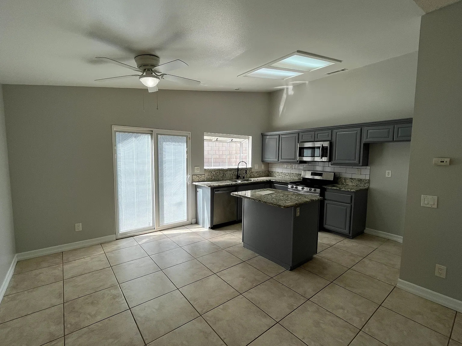 4 bed, 1290 sqft, $2,850 — Photo 2