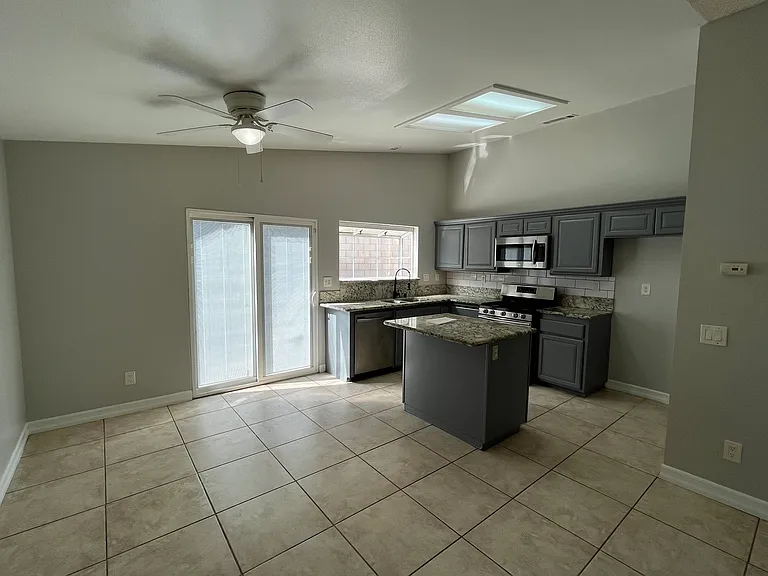877 Award Dr — Photo 2