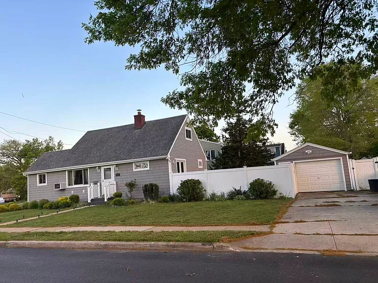 3700 Alcona St — Photo 23