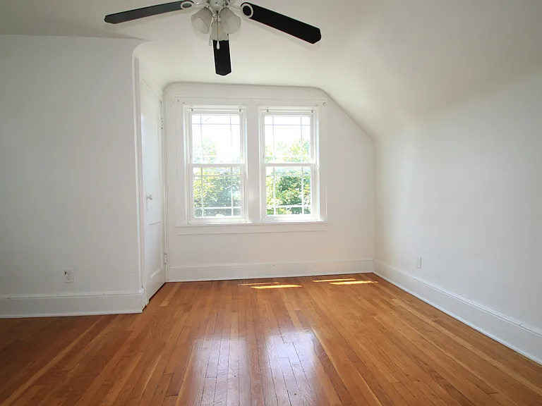 38 Glenwood Blvd — Photo 14