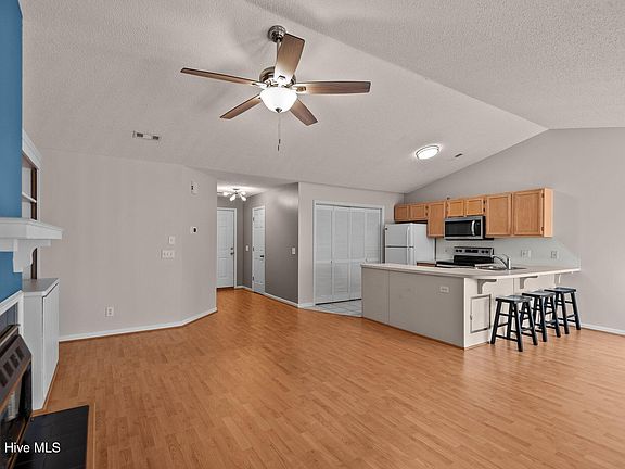 4th image of 2910 Mulberry Lane #E