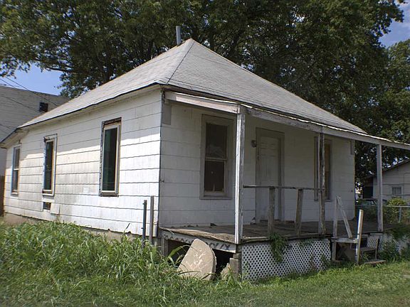 2nd image of 104 E Broadway Ave