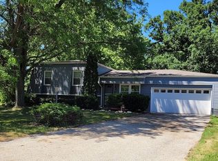 220 Bischel Ct, Dousman, WI 53118