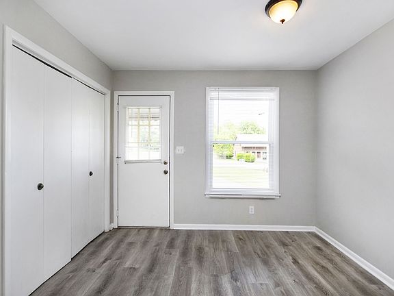 2nd image of 1012 Hickory Hill Ln