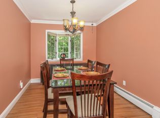 3 Regina Ct, Huntington Station, NY 11746