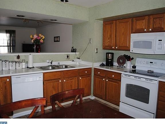 3rd image of 513 Corsica Ave