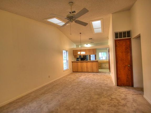 2nd image of 1031 Love Ln