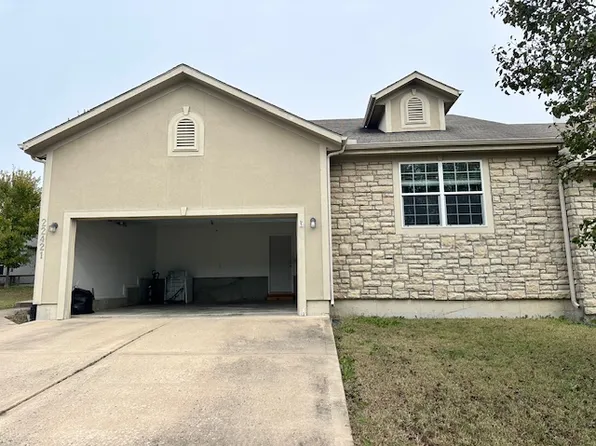 22421 W 76th Ter, Shawnee, KS 66227