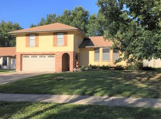 2613 SW Ashworth Pl, Topeka, KS 66614