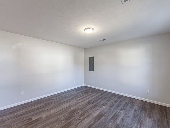 4th image of 1307 Moss St