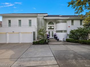1086 Forest Bay Dr, Waterford, MI