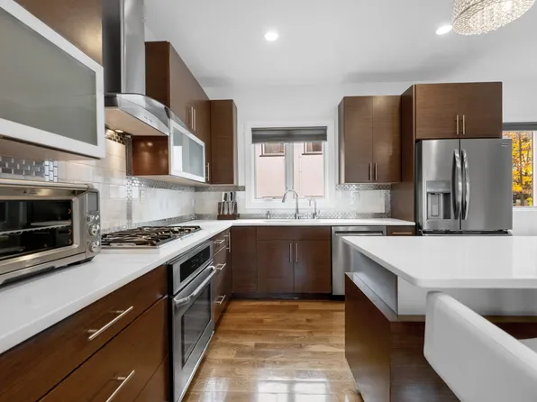 807 Edgewood Lane image 13 of 37