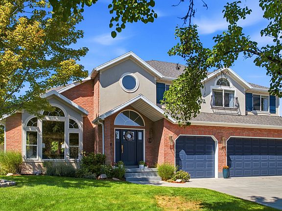 2nd image of 1617 E Cypress Point Way