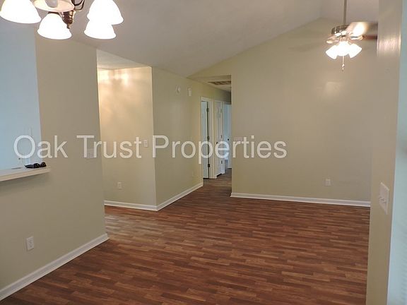 5th image of 105 Seavington Ct