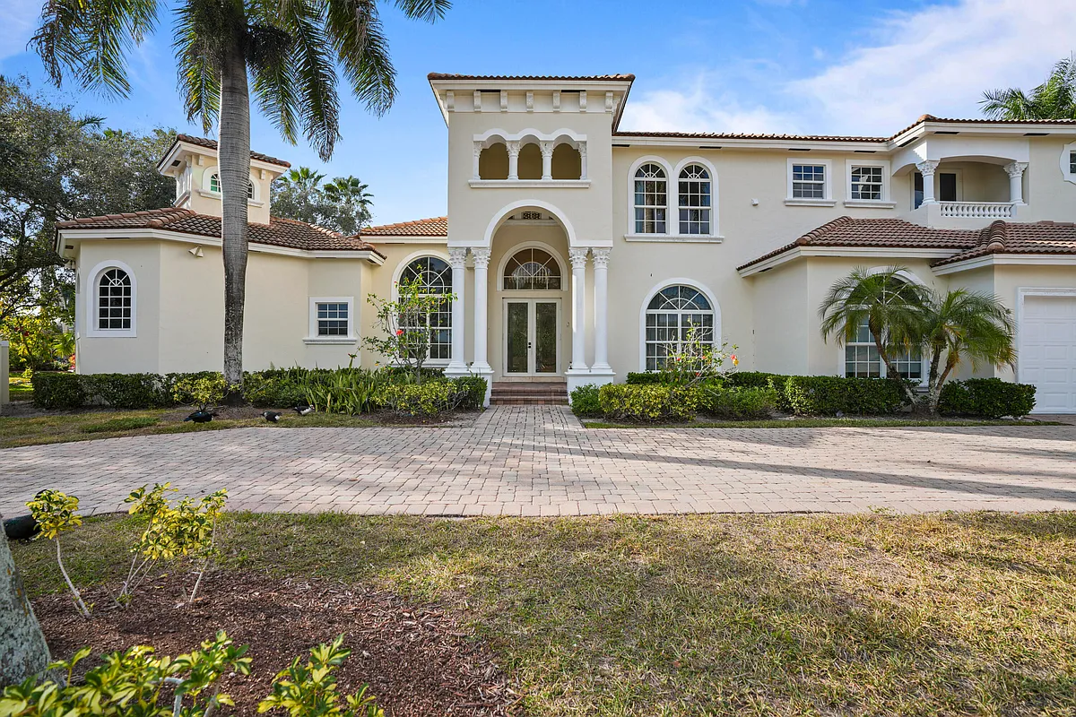 Building Photo - 3201 E Stonebrook Cir