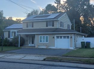 30 Waverly Dr, Edison, NJ 08817