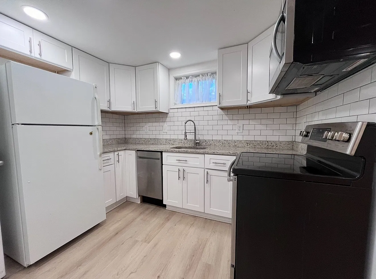7812 Adelphi Ct — Photo 1