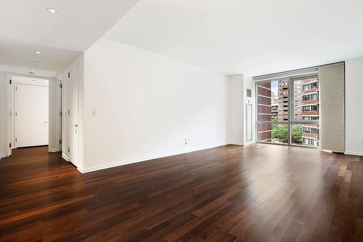 340 E 23rd St APT 6E photo 1