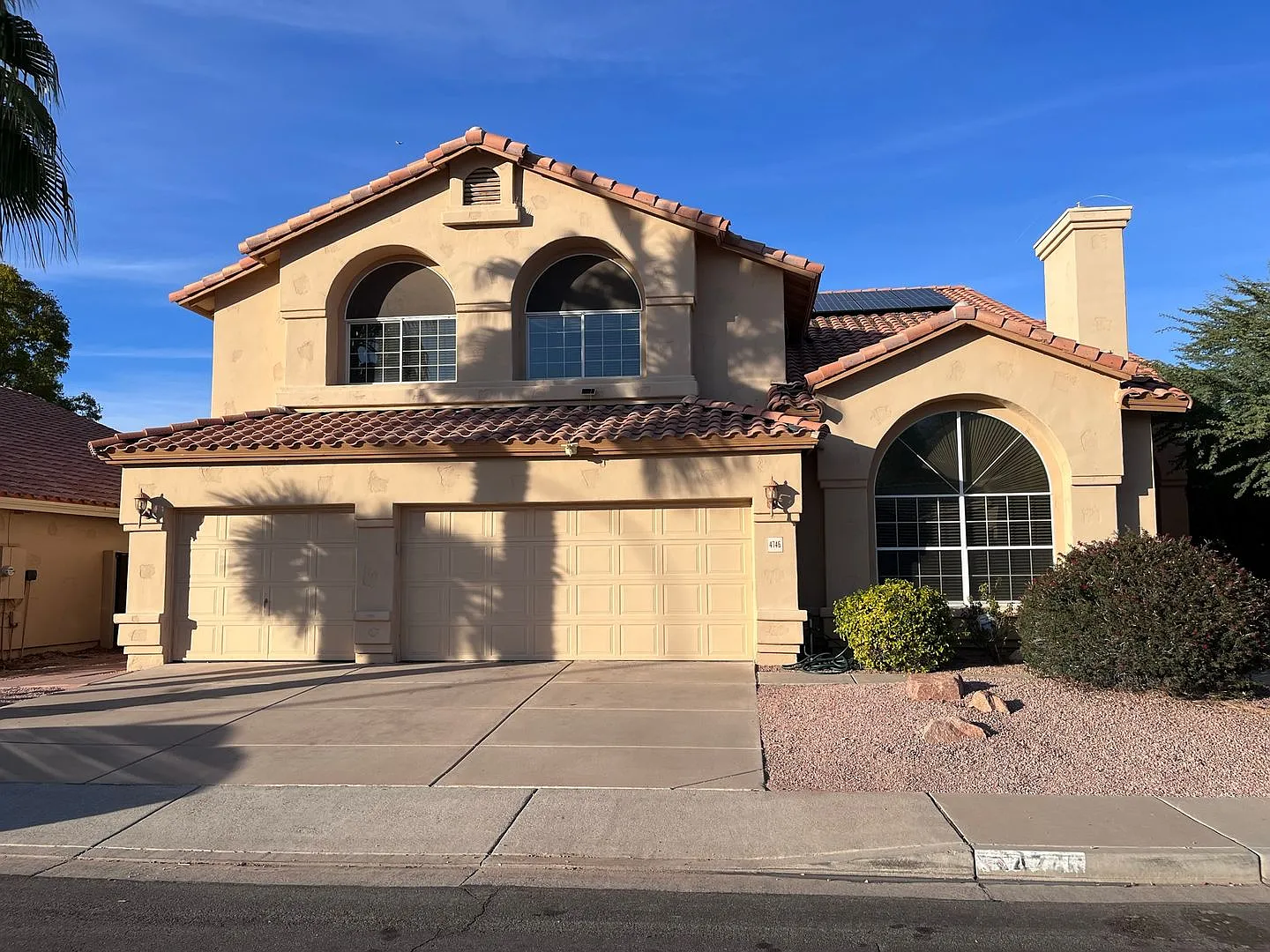 3500 SFT home, 5 Bed 3 bath with POOL and 3 car garage — Photo 3