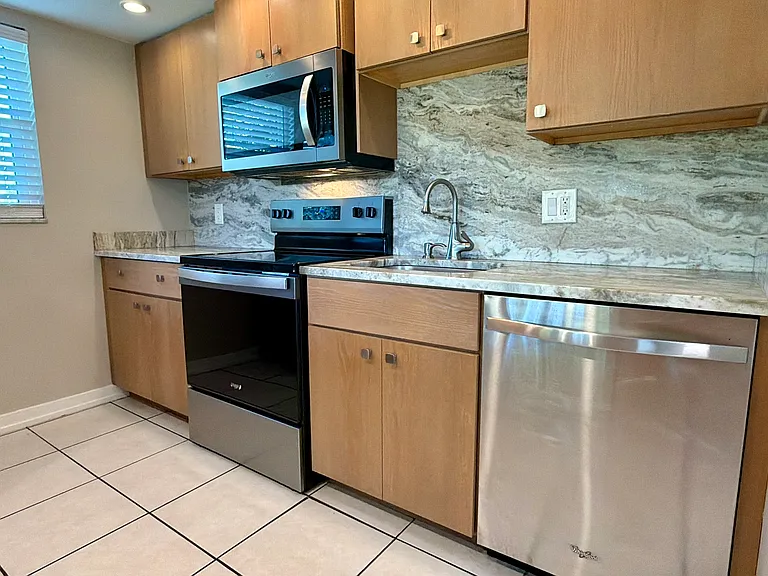 965 Morningside Dr #2W — Photo 17