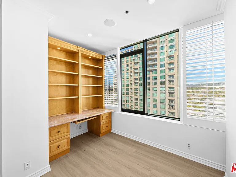 10724 Wilshire Blvd #Penthouse 1505 — Photo 27