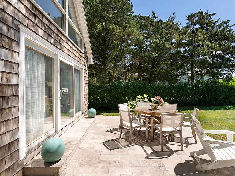 529 Peconic Bay Blvd — Photo 38