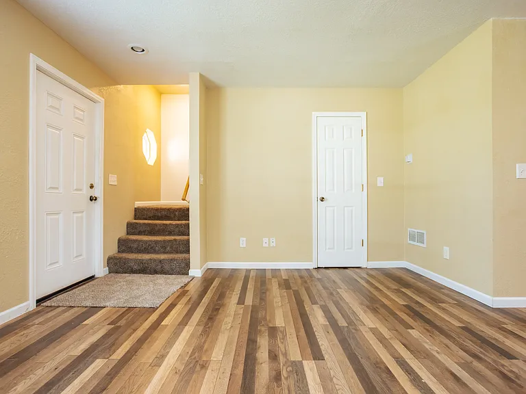 2929 Mersington Ave — Photo 7