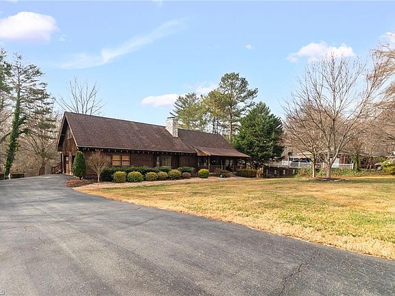 5th image of 146 Brookdale Dr