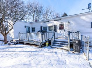 195 Shoreline Dr, North Billerica, MA 01862