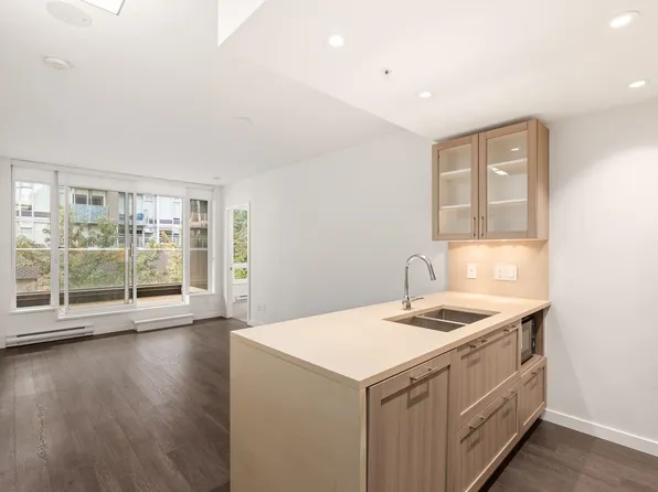 5598 Ormidale St #621, Vancouver, BC V5R 0E5