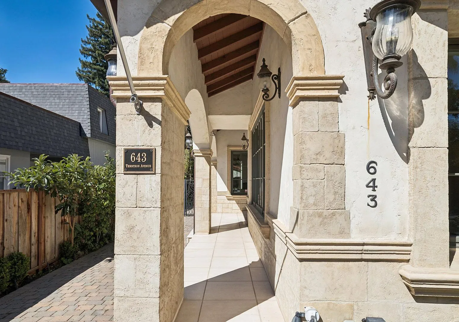 A Distinctive California Mediterranean Residence in Old Palo Alto — Photo 4