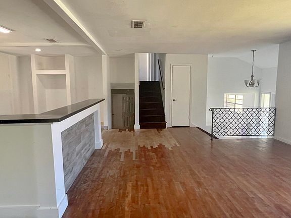 3rd image of 6702 White Oak Dr