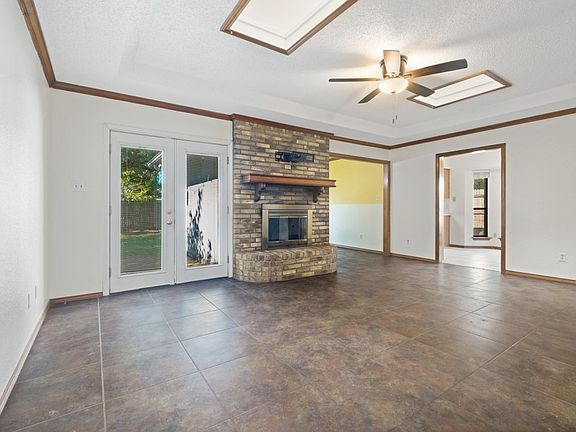 3rd image of 2509 Silvermeadow Ln