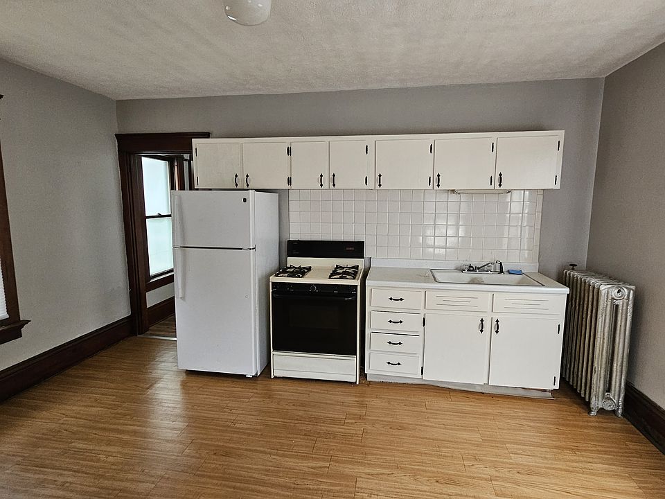 2nd image of 165 Porter St NE #2