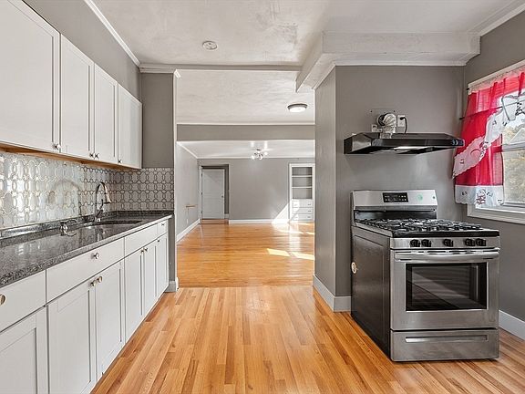 5th image of 26 Orne St