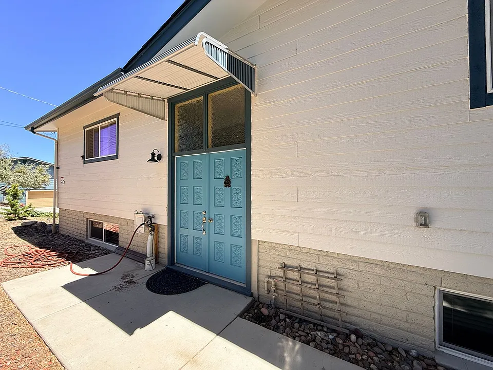 2245 Sandia Dr