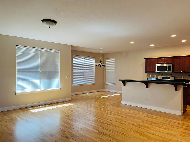 2459 NW Parnell Ter — Photo 17