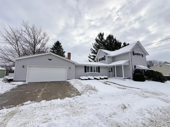 38 West St, North East, PA 16428