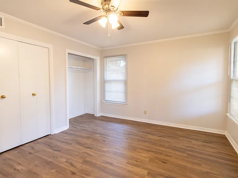 2400 Hampstead Ln — Photo 27