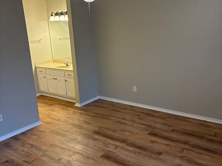 6644 S Victor Ave — Photo 8