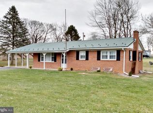 6196 Mountain View Dr, Chambersburg, PA 17202