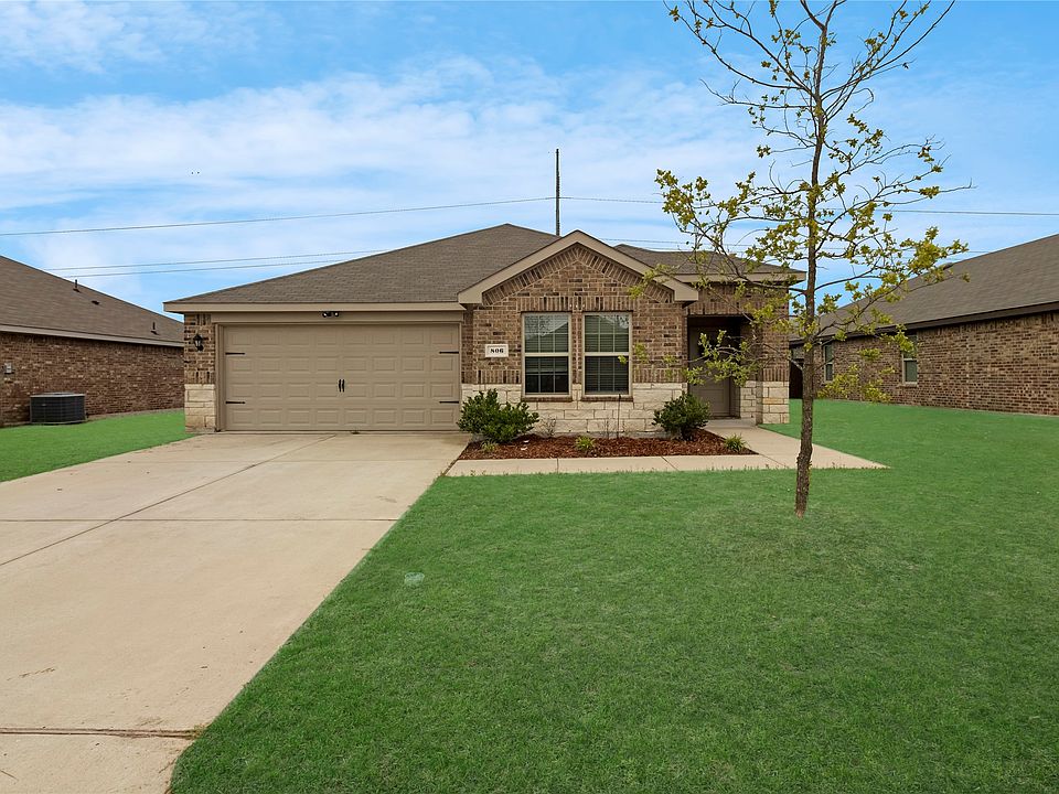 1st image of 806 Twin Edge Dr