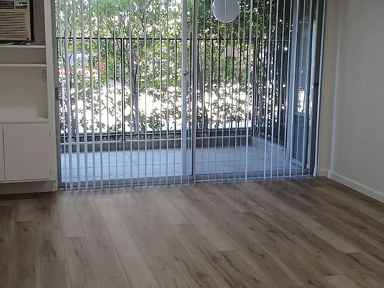 533 S Hudson Ave — Photo 17
