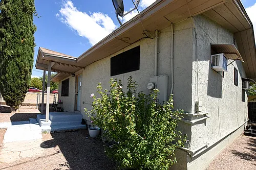 230 E North St Photo 1