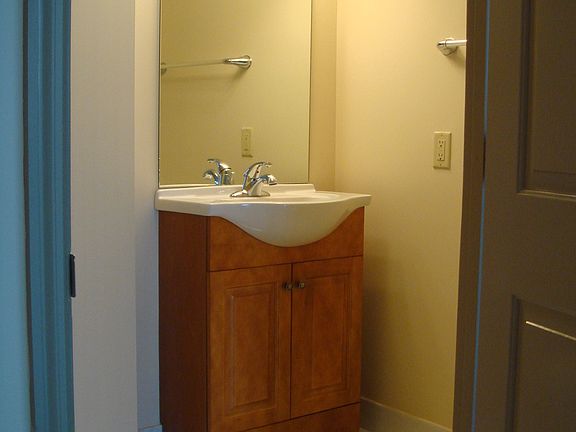 4th image of 101 N Clematis St APT 419